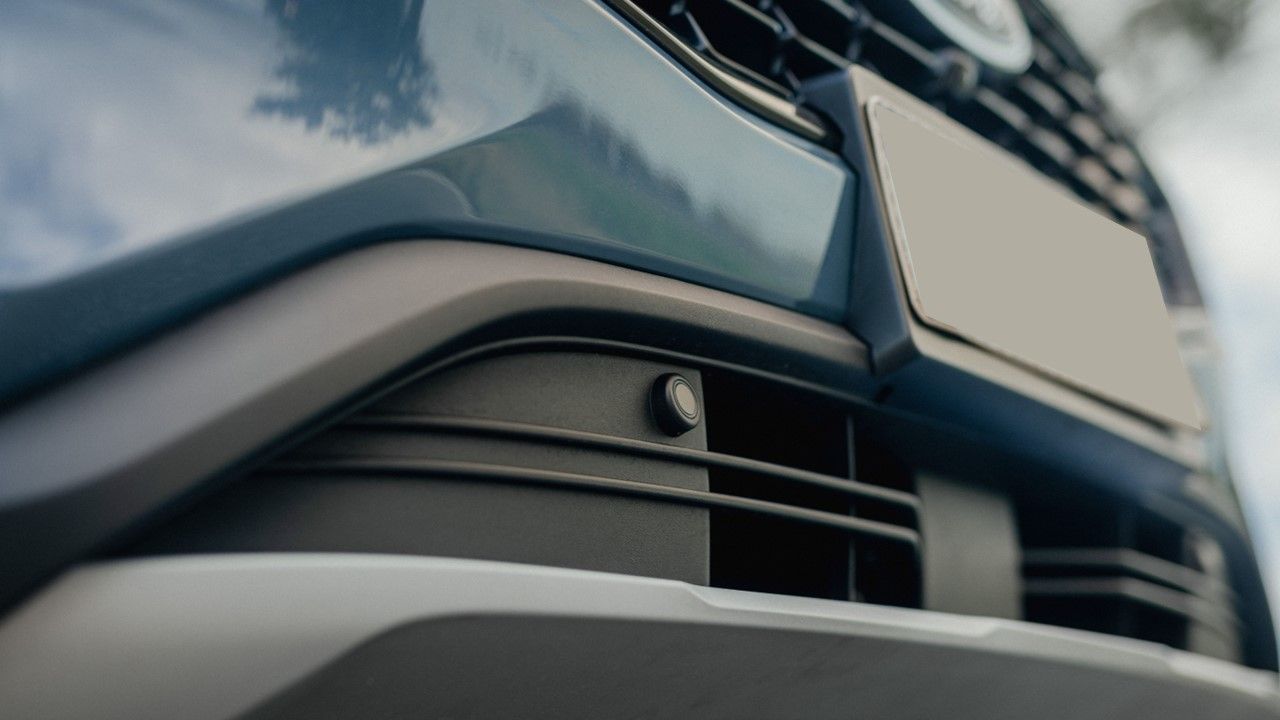 Sensores de proximidad frontales, traseros y laterales.